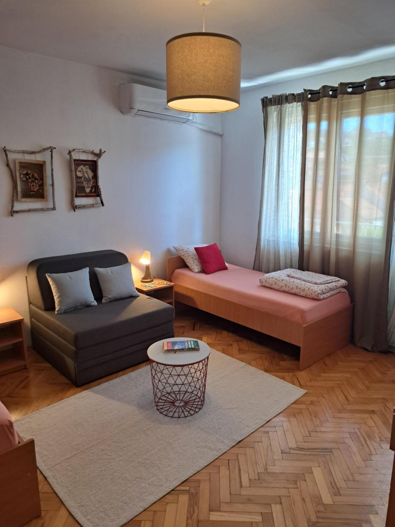 Faris Apartment Долни Милановац Екстериор снимка